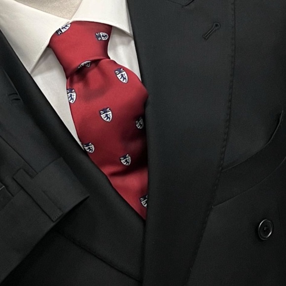 Navy double breasted super 150 cerruti wool suit-made in Italy
Peak lapel - Picture 2 of 3